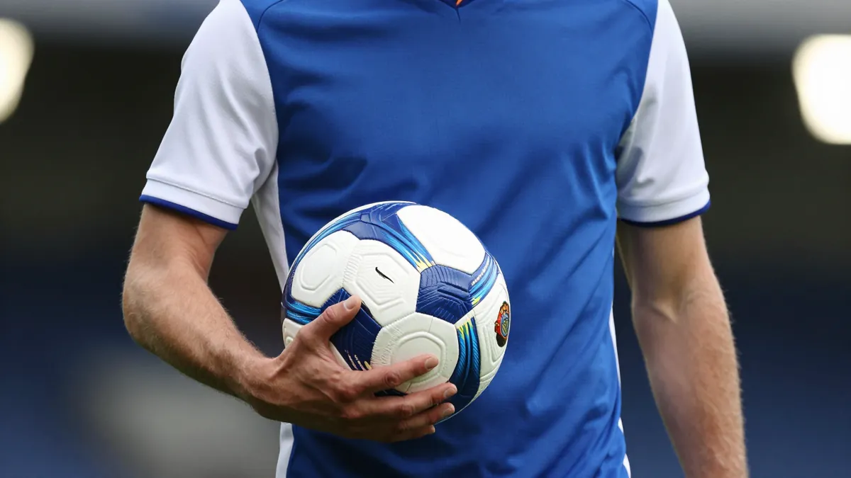 Stanley Mills to Leave Oxford United for Preston North End in January